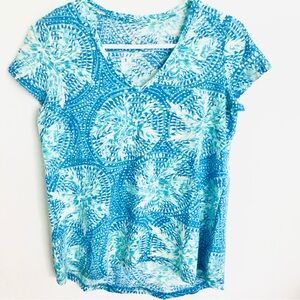 Lilly Pulitzer Etta Bennet Blue Tropic Like it’s Hot print tee.